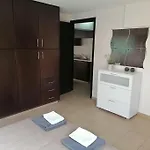 Comfy Near Paphos Apartment *