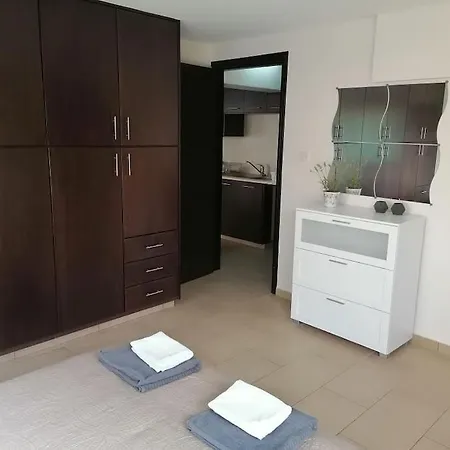Comfy Near Paphos Apartment *