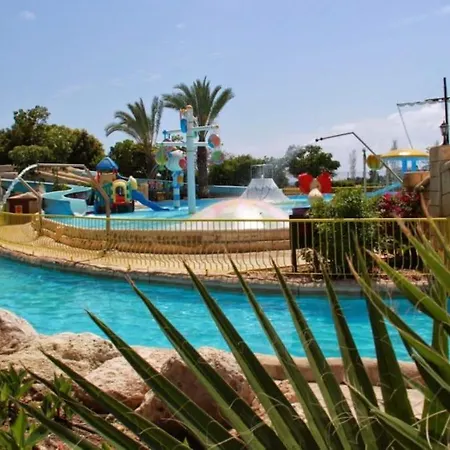 Comfy Near Paphos Apartment *