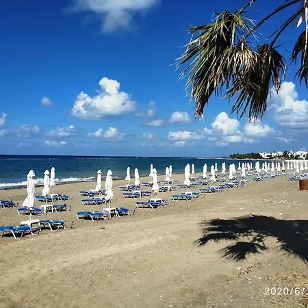 アパート Comfy Near Paphos